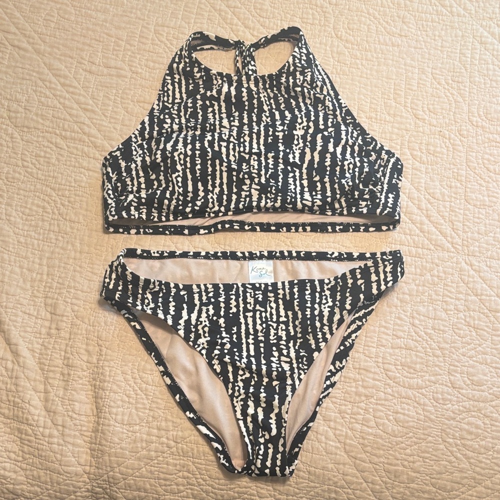 Black and White Patterned Bikini Set
